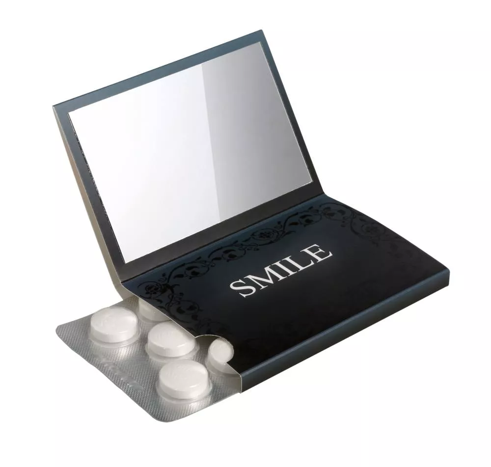 Sleeve met flap, spiegeltje en blister met 10 Compli'mints