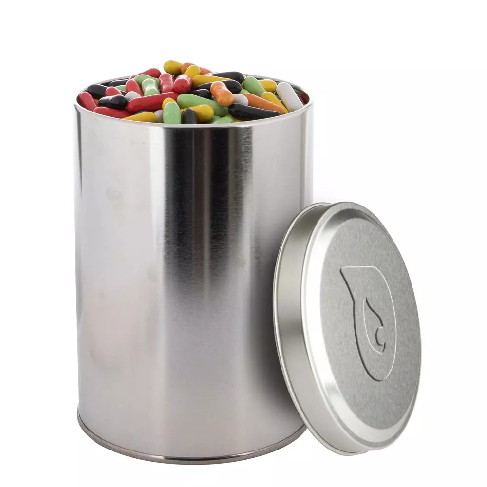 Groot blik met embossing en gevuld met snoep